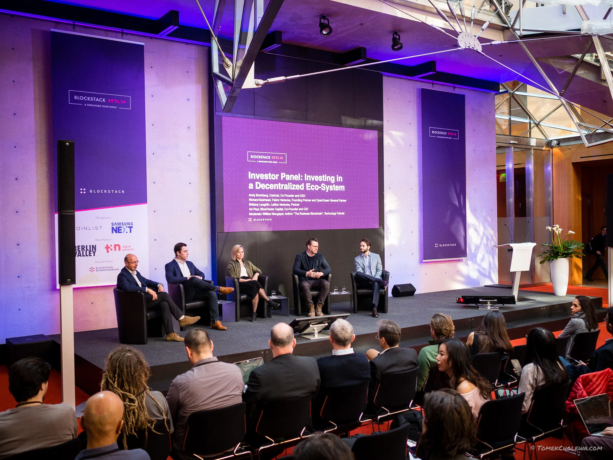 Five panelists discuss investing in a decentralized ecosystem before the audience.